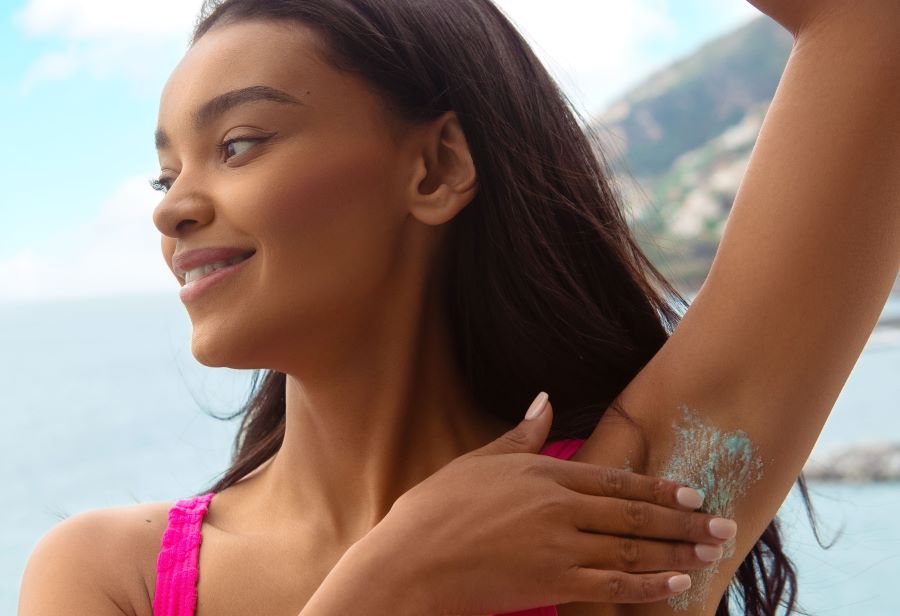 glycolic acid for armpits | young woman applying scrub to underarms