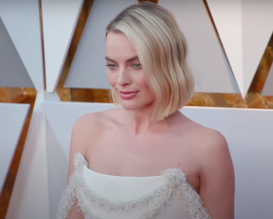 Margot Robbie skincare routine | margot robbie smiling at red carpet event
