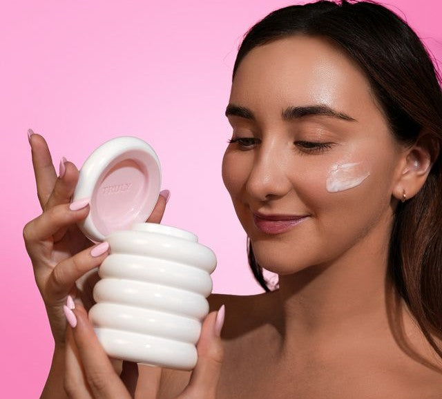 Peptides vs Retinol: Which is Better for Anti-Aging?