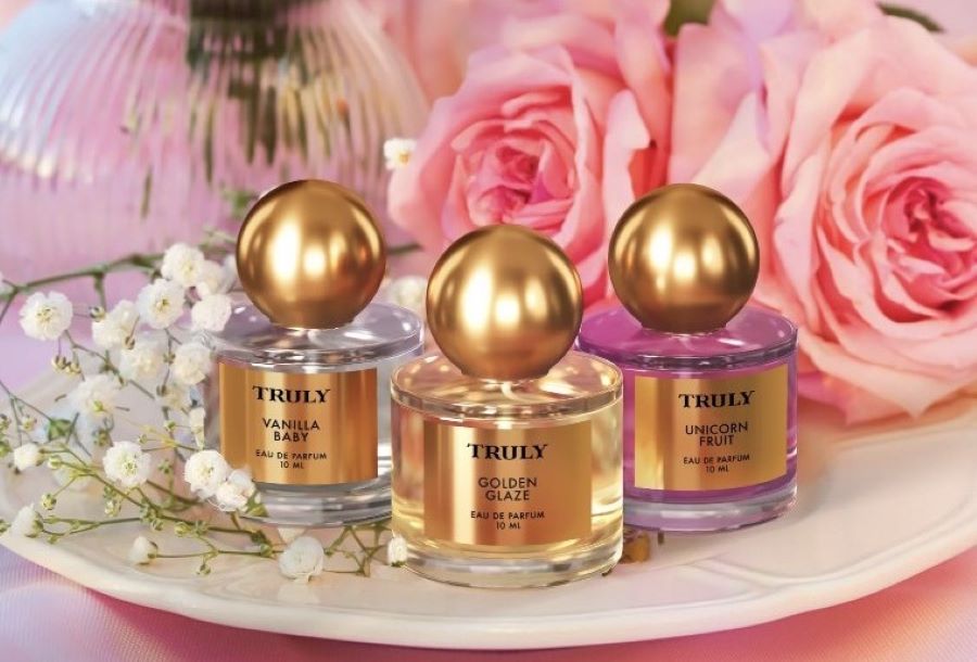different types of perfume | three truly beauty eau de parfums on plate with pink roses