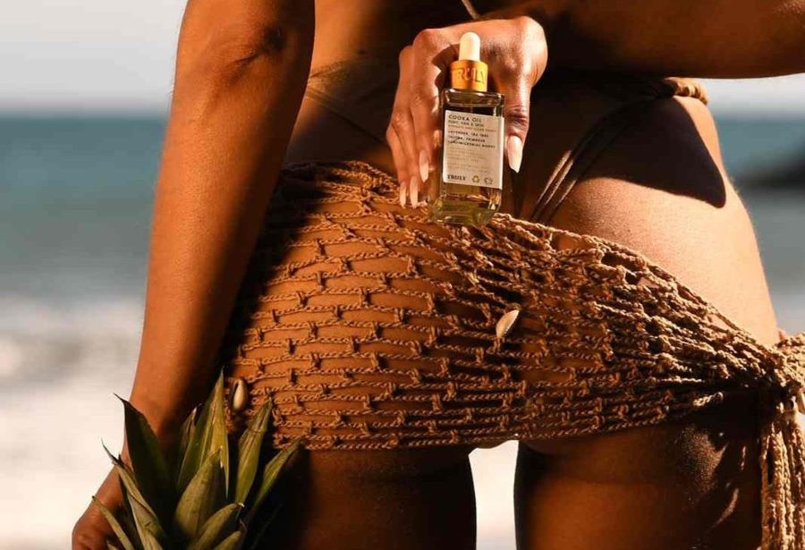 how to stop thigh chafing / woman holding truly's cooka oil behind back 